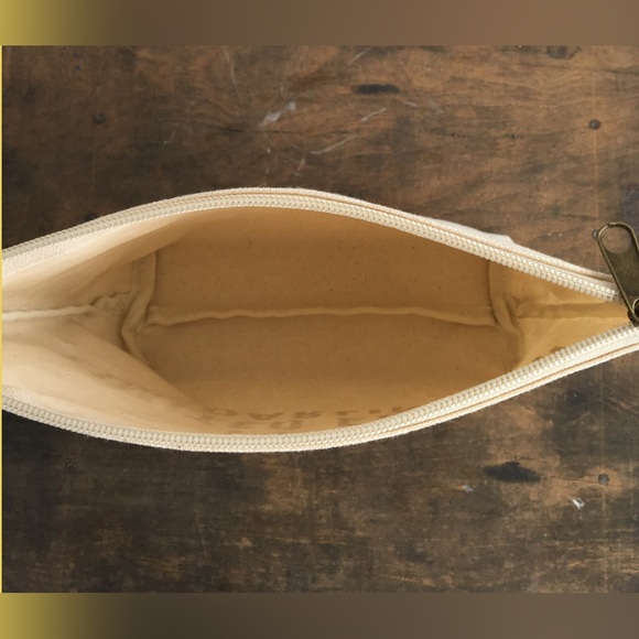 BRAND NEW - Southern Fried Design Barn
Pretty Is As Pretty Does Zipper Pouch - Picture 3 of 14